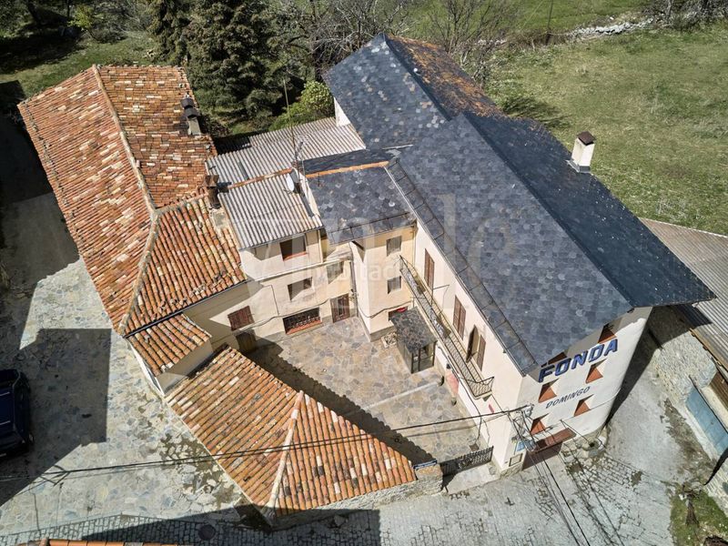 Foto 36cb7fd5-ca18-4b43-8a34-3ffd536f83d8. Edificio in Lles de Cerdanya