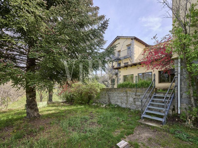 Foto f294b9cb-f4b7-471d-b5e1-aed6cf399105. Edificio in Lles de Cerdanya