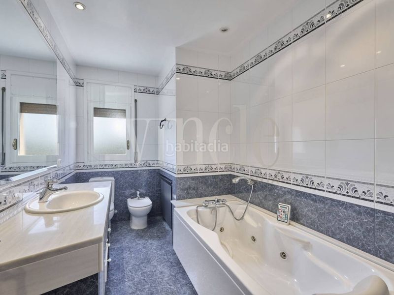 Foto 26e5e46a-1c4d-4e2a-8ad1-d6f05d47923c. Casa amb calefacció aparcament a Puigcerdà