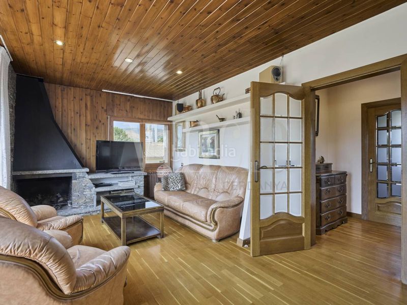 Foto 38ba8e00-f0ca-4010-944e-c341467b9188. Casa amb calefacció aparcament a Puigcerdà