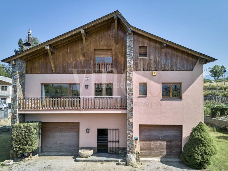 Foto 55e7588d-ffbc-42df-a691-d2013e22bd71. Casa amb calefacció aparcament a Puigcerdà