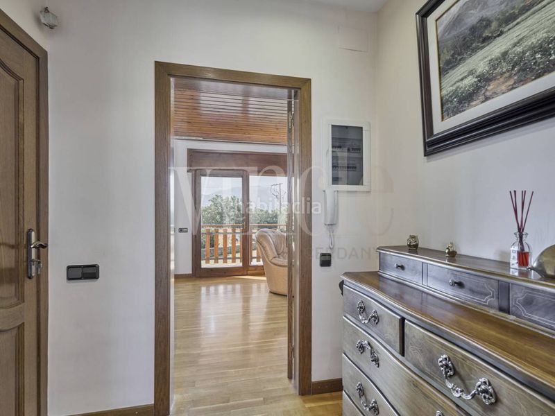 Foto 5a69d6b6-3f41-46ba-96dc-e2d9b6909a81. Casa amb calefacció aparcament a Puigcerdà
