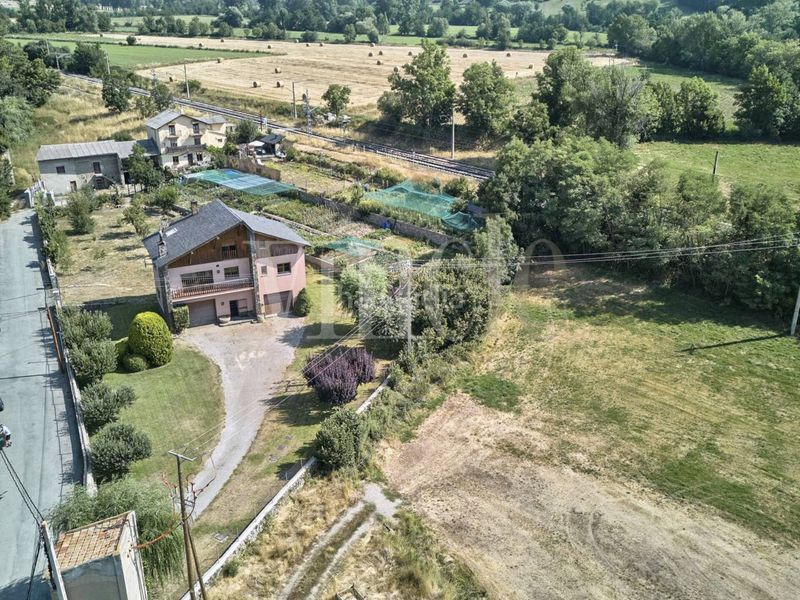Foto a9fc38a8-4d96-44af-bd07-dfff8f6d8999. Casa amb calefacció aparcament a Puigcerdà