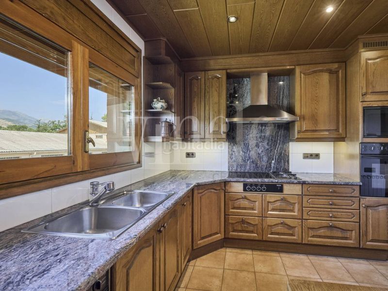 Foto b2b0d55d-1932-4592-8884-d67ae49b3780. Casa amb calefacció aparcament a Puigcerdà