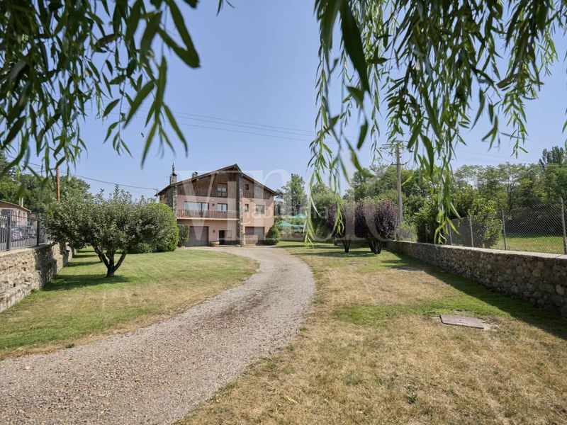 Foto d7fafc0e-c8e7-48de-8da3-b1d1b99a7487. Casa amb calefacció aparcament a Puigcerdà