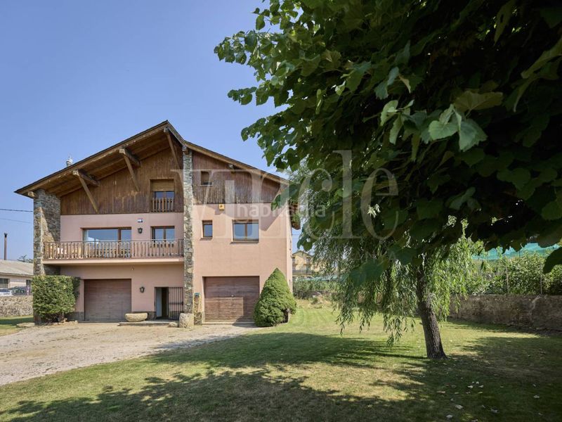 Foto e31af537-20af-474f-a7b8-39316f4a402c. Casa amb calefacció aparcament a Puigcerdà