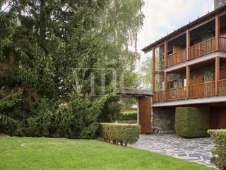Reihenhaus  Callejon del pont. Casa adosada esquinera en venta en sant martí daravó