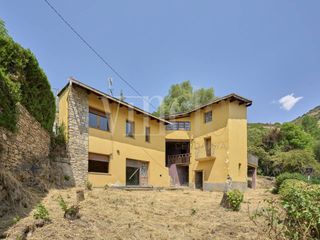 Casa  Calle raval. Casa para reformar en venta en prullans
