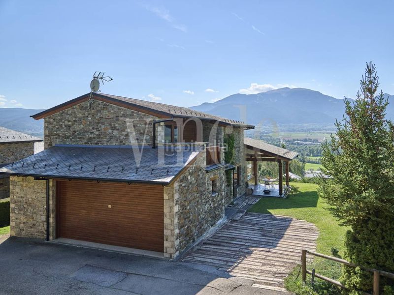 Foto 061a7622-a981-4fc2-97f8-3e248df49cfe. Casa  en venta en all en Isòvol