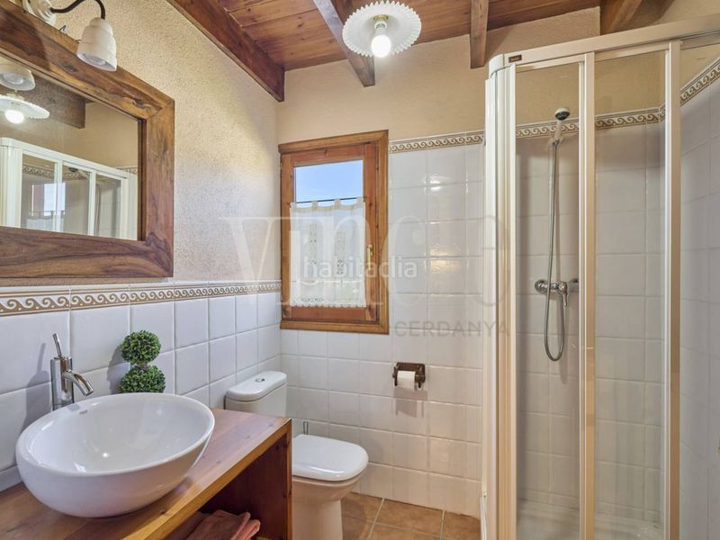 Foto a9cc804b-03a9-4f36-b85b-7de827d3547b. Casa adossada amb calefacció aparcament piscina a Llívia
