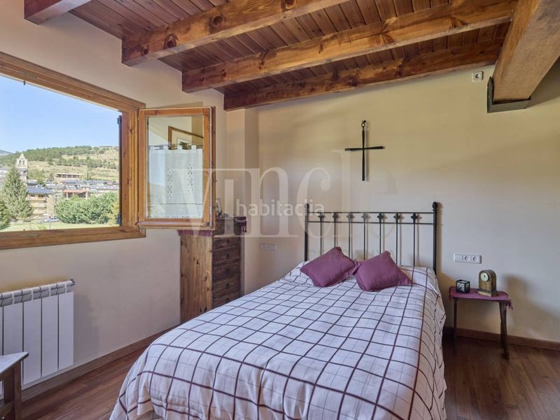 Foto f5617982-13d8-4a05-af9b-4446fa81678b. Casa adossada amb calefacció aparcament piscina a Llívia