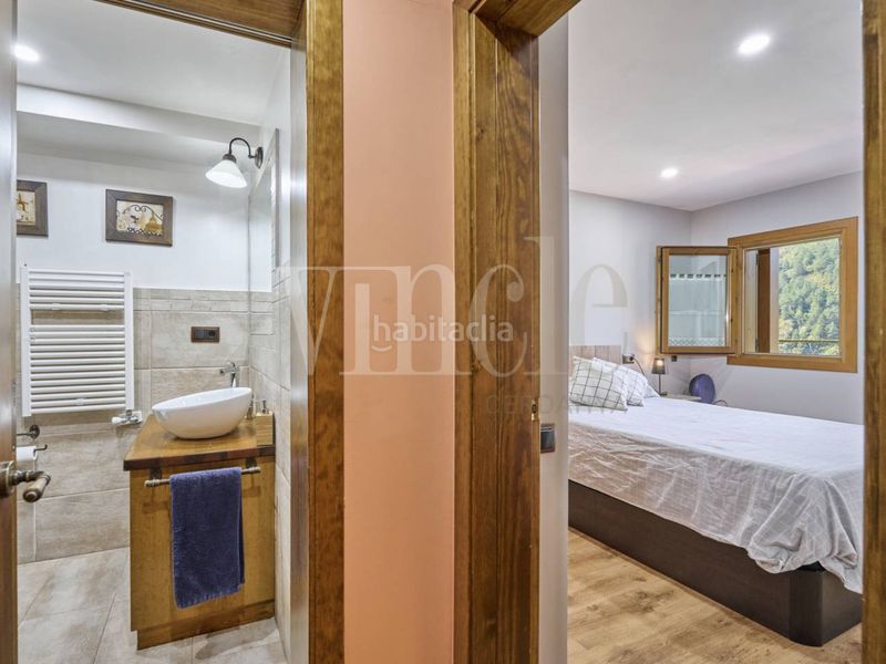 Foto 50b39853-969d-4dd5-8aa0-dd1260412557. Reihenhaus mit heizung parking in Montellà i Martinet