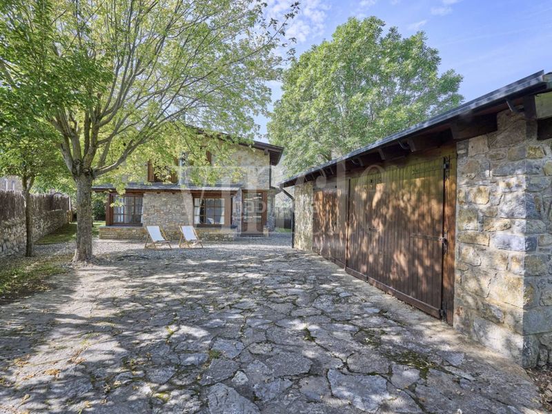 Foto 6c59ef24-d983-46ab-bbcf-5da438edf3ba. Casa amb calefacció aparcament a Isòvol