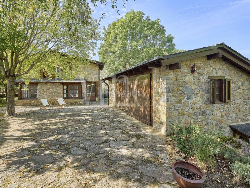 Foto c28356af-63c2-4319-985a-0b760ce76fd2. Casa amb calefacció aparcament a Isòvol