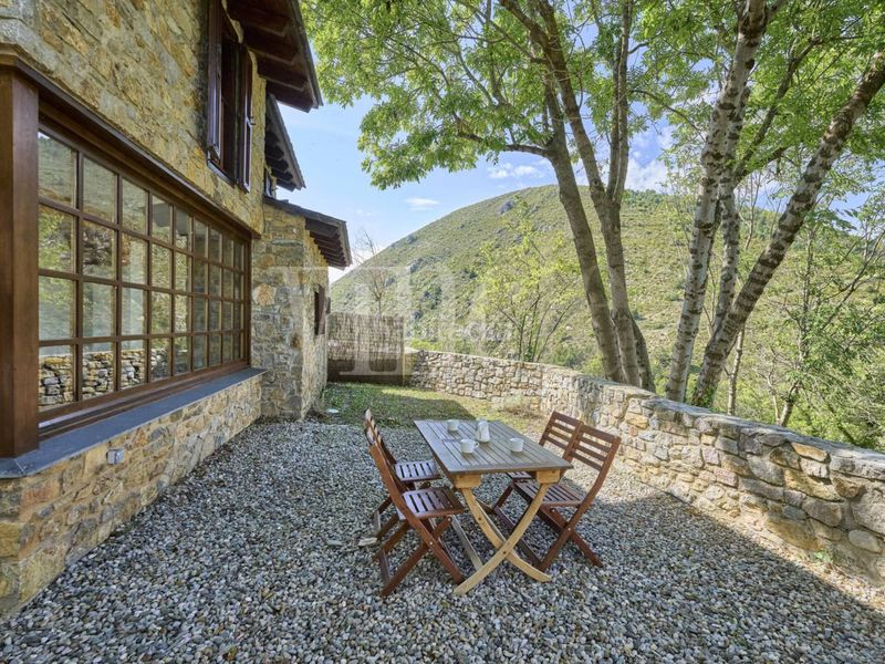 Foto ffc54607-fbee-4230-a03d-16d2fa9885c8. Casa amb calefacció aparcament a Isòvol
