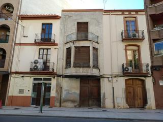 Casa bifamiliare  Carrer de sanahuja. Casa unifamiliar a escasos metros de la plaza mª agustina