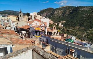 Maison à Lucena del Cid. ?? casa en venta en el casco antiguo de lucena – con historia y