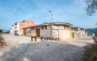 Edifici a Atzeneta del Maestrat. ??? oportunidad única en atzeneta ??? solar + almacén en constru