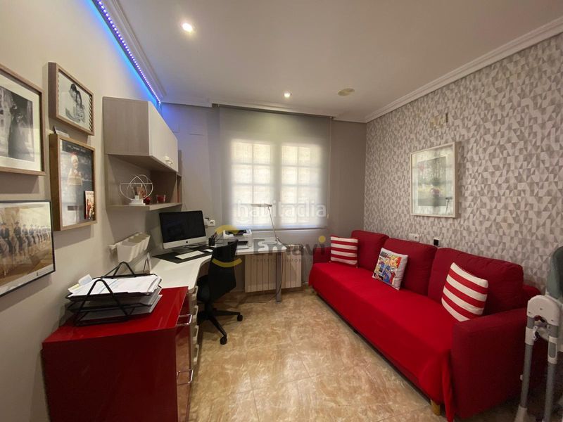 Foto 0caf3fbc-d00e-4465-8a05-4d259867d888. Xalet amb xemeneia calefacció aparcament piscina a Borriol