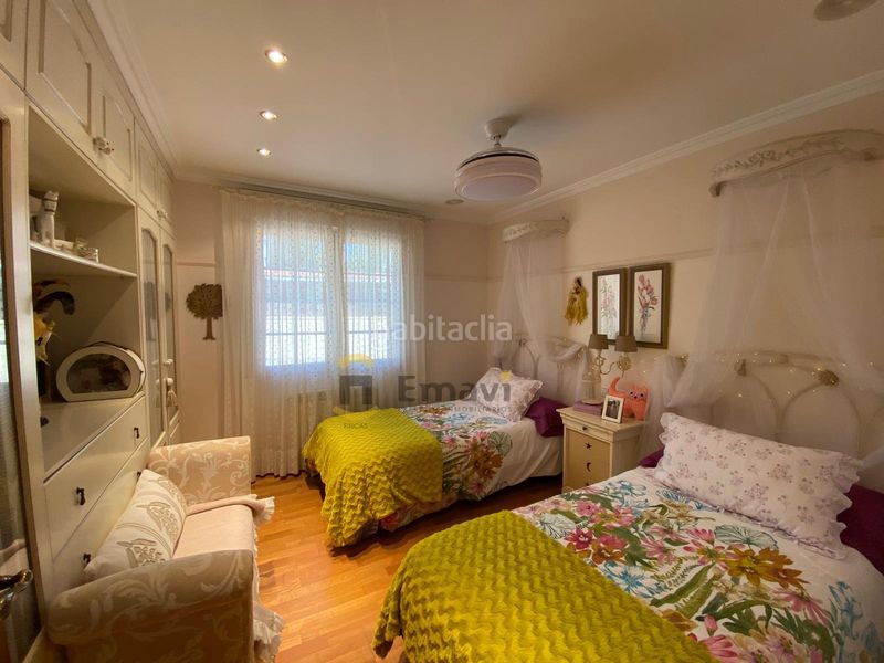 Foto 1e819559-252f-40d8-9025-a50c1d885aa1. Xalet amb xemeneia calefacció aparcament piscina a Borriol