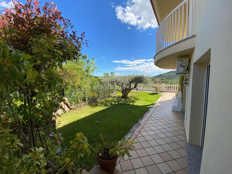 Foto b3601ba4-c807-4604-bbb4-1d624c21bb4a. Xalet amb xemeneia calefacció aparcament piscina a Borriol