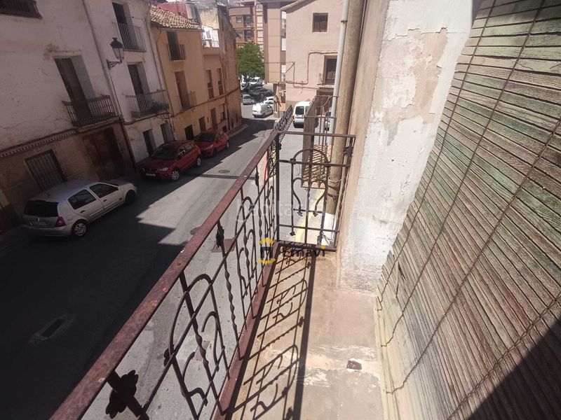 Foto a38eb70c-9e2a-4032-a32e-f07761cd1cbd. Casa amb xemeneia aparcament a Alcora (l´)