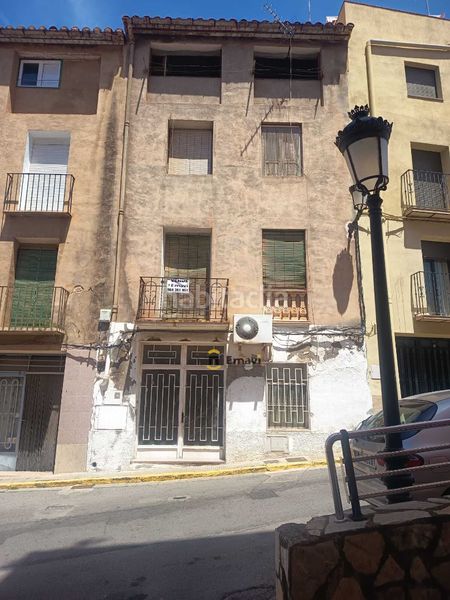 Foto f93c8c05-fb15-4d10-9229-f35028ad04c3. Casa amb xemeneia aparcament a Alcora (l´)