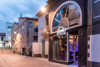 Alquiler Local Comercial en Carrer de la pau 5. Oportunidad de negocio en funcionamiento