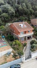 Casa a Sant Fost de Campsentelles. Amplia casa independiente en sant fost, ubicada en una zona inme