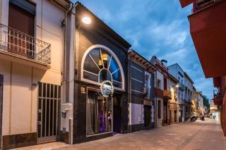 Casa adossada a Passatge la pau 5. Gran oportunidad de tener una casa totalmente a estrenar en plen