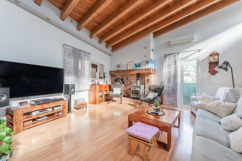 Foto e97ab95f-7ae1-4f11-b6be-cb1abf75c5d4. Haus mit kamin heizung parking pool in Sant Fost de Campsentelles