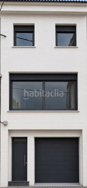 Foto 4d64c2e0-47a4-455e-b8d5-7a17d80eed76. Casa aparellada amb calefacció aparcament a Col·legis Nous Mollet del Vallès
