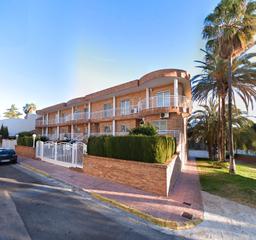 Casa adossada a Carrer ferrocarril d'alcoi 66. Vivienda unifamiliar en gandía, valencia