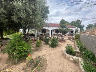 Casa  Joaquín costa. Casa con terreno en caspe