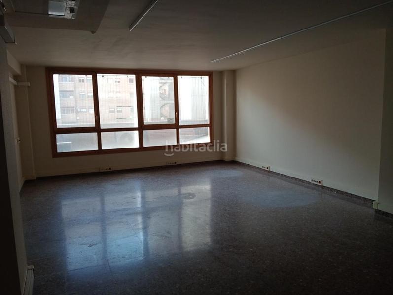 Foto f06e538f-ab80-4591-8e0b-c2025d0399fa. Office space with parking in Arrabal Zaragoza