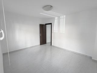 Planta baixa  De tarazona. Piso a la venta con garaje en calle tarazona con via universitas
