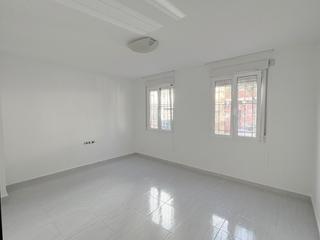 Rez-de-chaussée  De tarazona. Piso a la venta con garaje en calle tarazona con via universitas