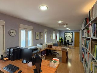 Bureau  De jenaro checa. Oficina a la venta en torrero!