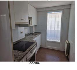 Location Appartement à Paseo Sagasta. Junto a camino de las torres. ideal para persona sola o parejas.