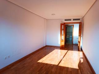 Piso en La Magdalena. Zona parque bruil