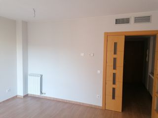 Rent Flat  Calle del ibón de astún. Miralbueno urb. con piscina garaje y trastero