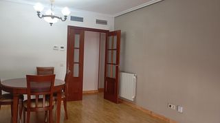 Location Appartement  Calle del río. Proximo a paseo echegaray con garaje y trastero.