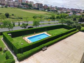 Lloguer Pis a Calle sixto córdova 13. Luminoso piso con garaje, trastero y piscina en valdenoja (zona