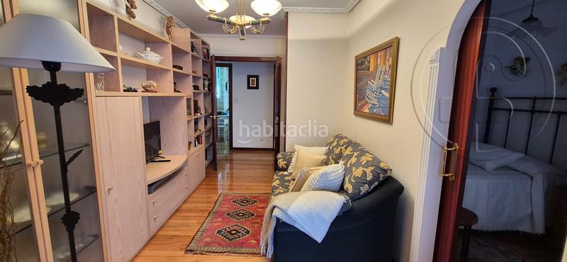 Foto a5f96733-bdae-41eb-b886-d3cbee4d7069. Rent flat with heating in Los Castros Santander