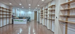 Affitto Locale commerciale  Calle floranes. Local preparado para entrar, 175 m² en zona comercial