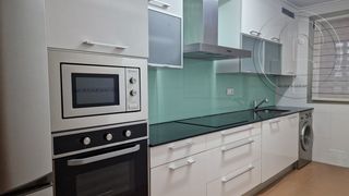 Miete Etagenwohnung  Calle francisco tomás y valiente. Piso de 3 habitaciones con garaje junto a el corte inglés