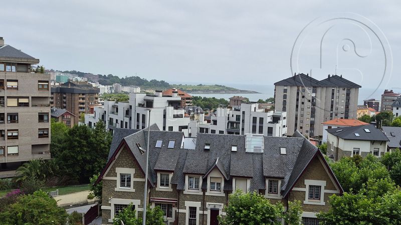 Foto 6ea43b7d-6d78-4ccc-8888-5ca0d8c95b3d. Rent flat with heating in Los Castros Santander
