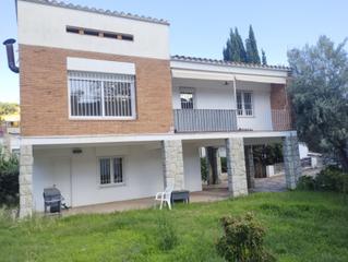 Alquiler Casa  Avenida llobatera. Precioso chalet a 4 vientos con jardín en cabrils