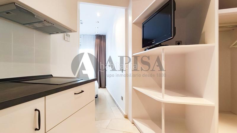 Foto e9cf6bb5-1fb7-4af3-a408-a7fb84f4b246. Alquiler piso atico con terraza ideal parejas o singles en Barcelona