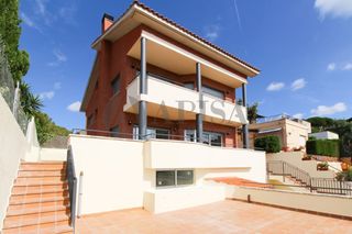 Lloguer Xalet  Cinto verdaguer. Gran casa en la llobatera a cabrils de 470m2